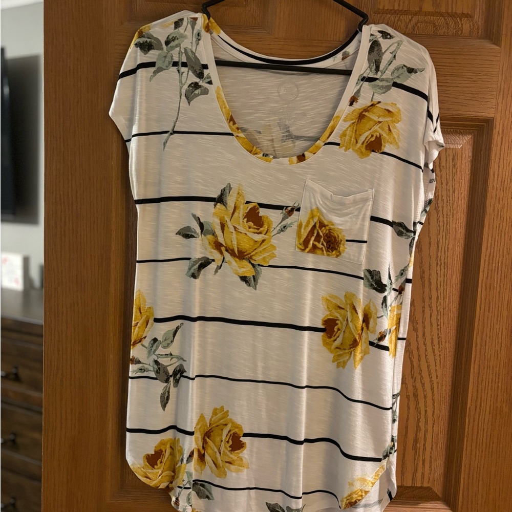 Short sleeve Maurice's Top. Tunic style.